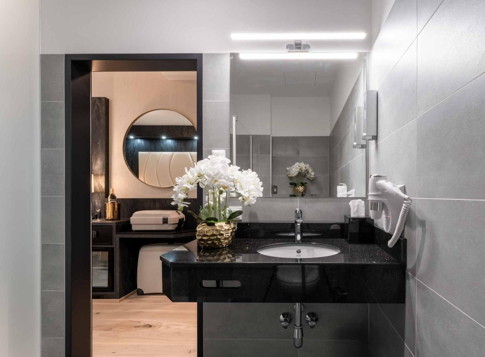 Plaza Residence Wiener Neustadt Bagian luar foto